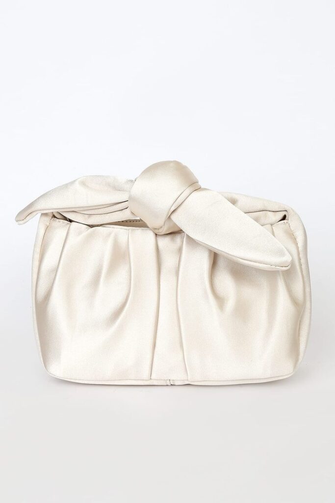 bow knot bag in spring summer 2025 bag trends